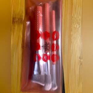 Laruce Beauty 3 piece contour brush set w/@serviced by limited edition pouch NWT